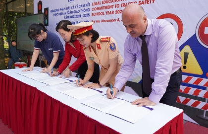 Tập Huấn Giáo Dục Pháp Luật & Ký Cam Kết Thực Hiện An Toàn Giao Thông Năm Học 2024-2025